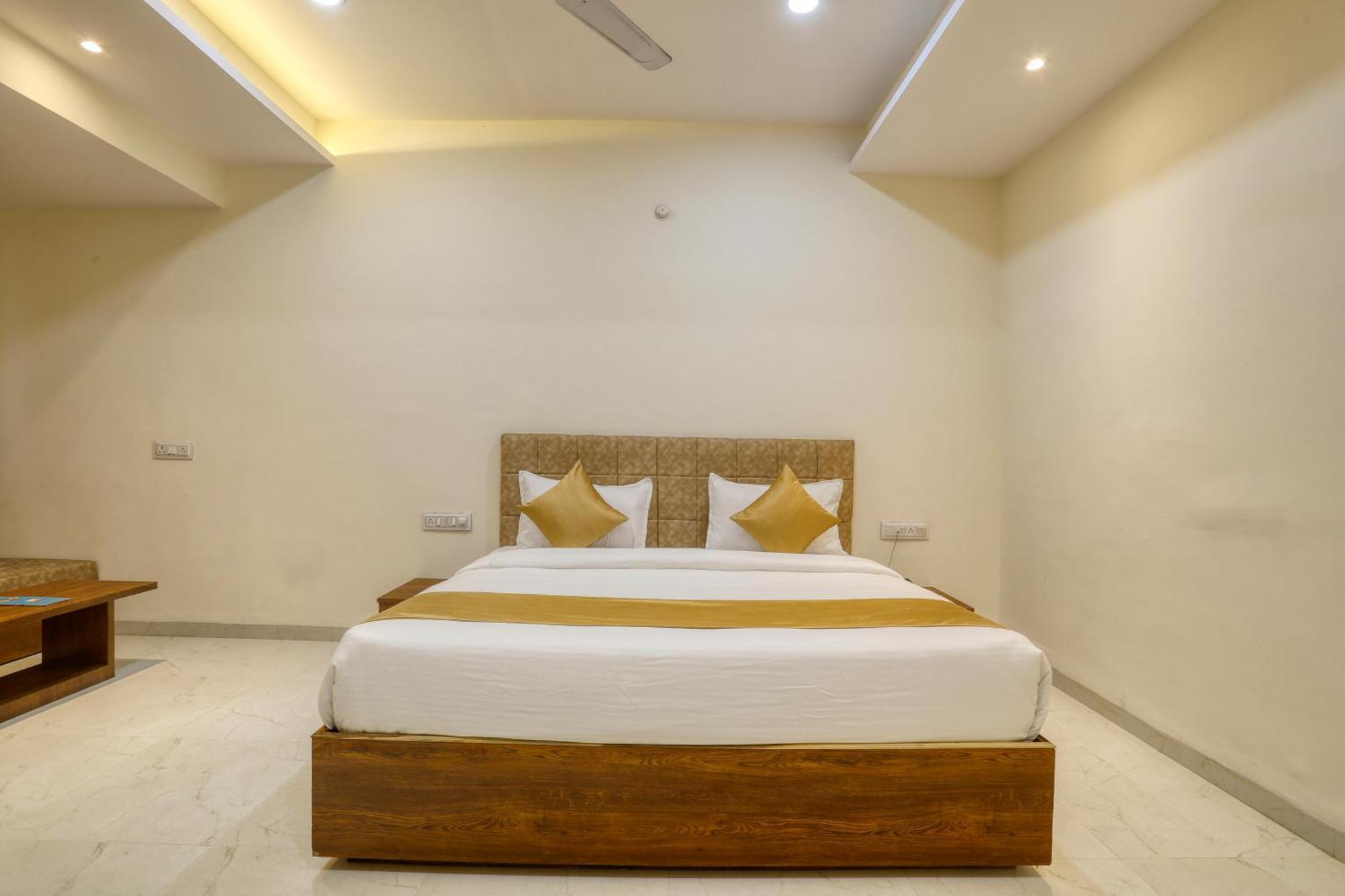 Soonstay Hotel Konark Indore Exteriör bild