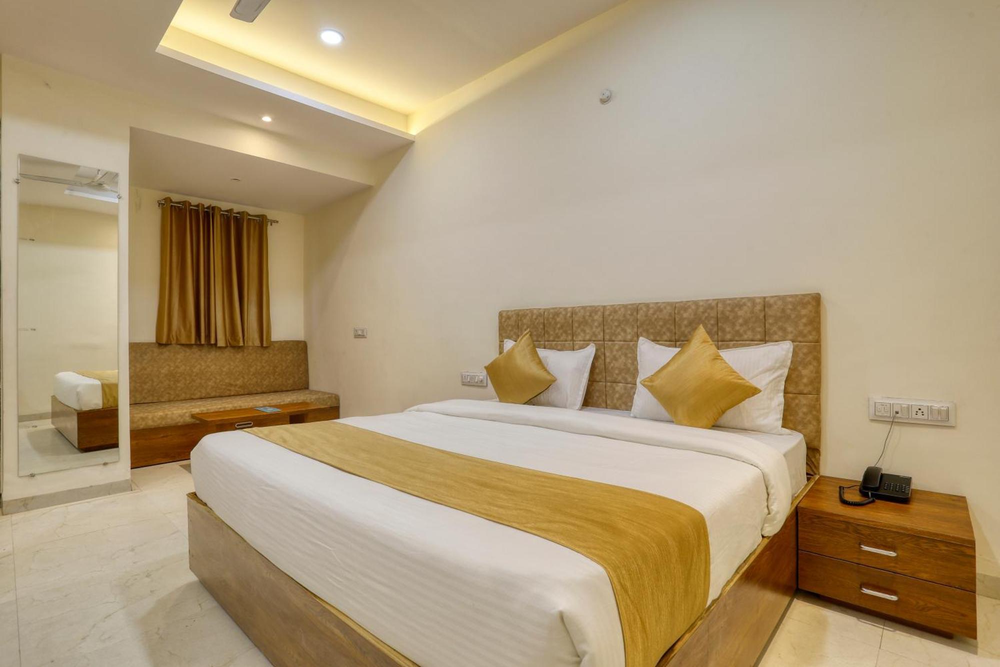 Soonstay Hotel Konark Indore Exteriör bild